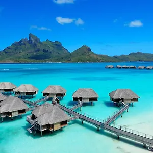 Four Seasons Semesteranläggning (resort)